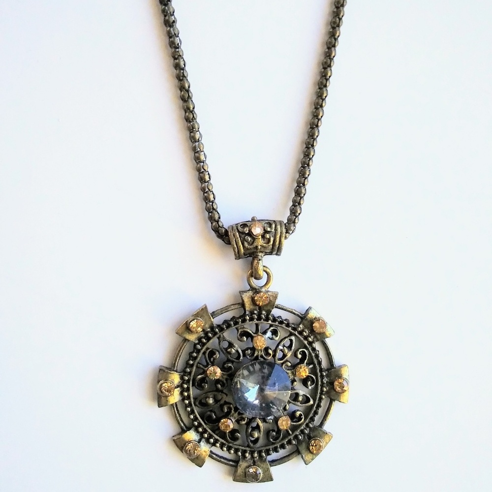 Vintage pendant necklace